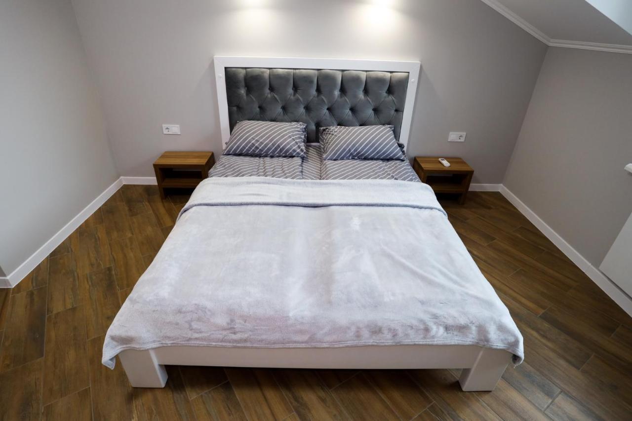 Apartments Ocheret Свитяз Екстериор снимка